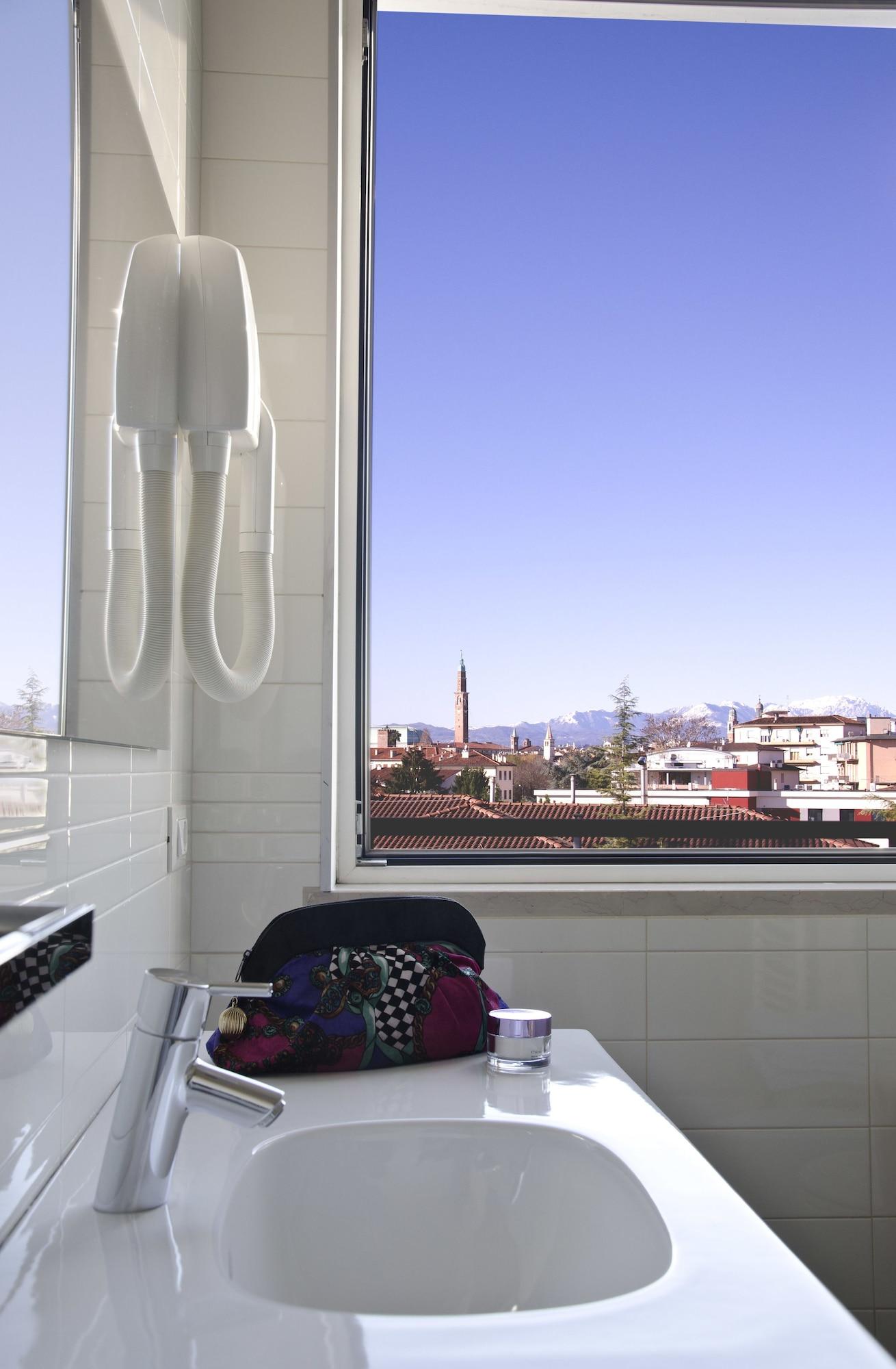 Key Hotel 3*
